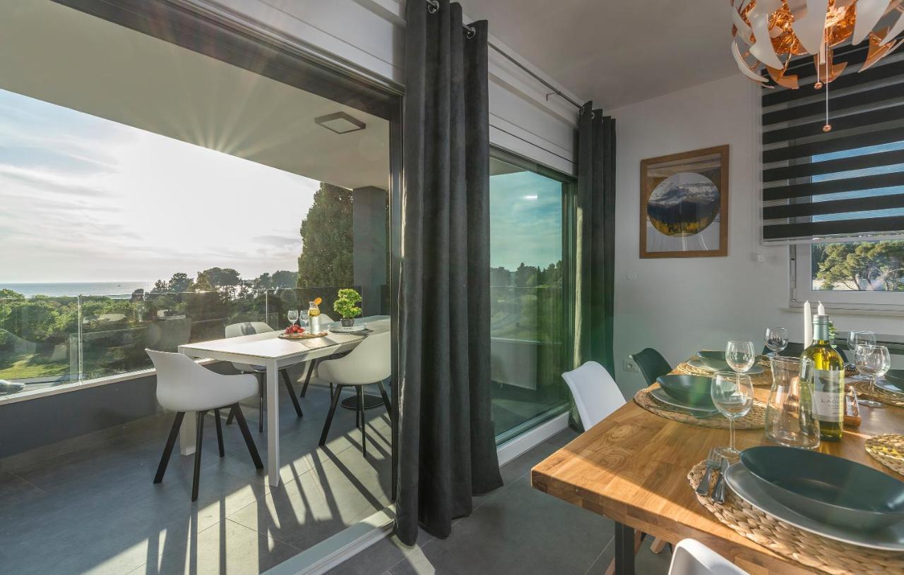 Apart Residence Galant Ровинь Экстерьер фото