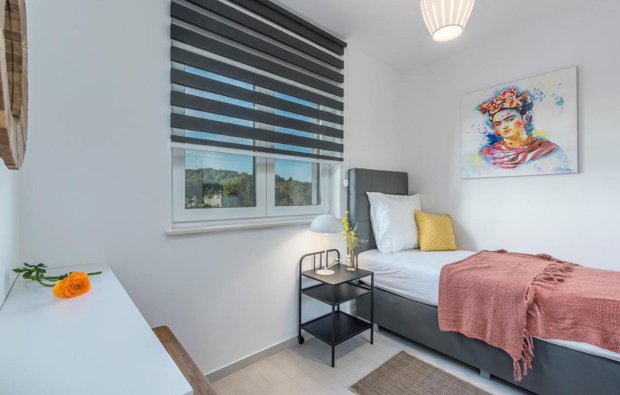 Apart Residence Galant Ровинь Экстерьер фото
