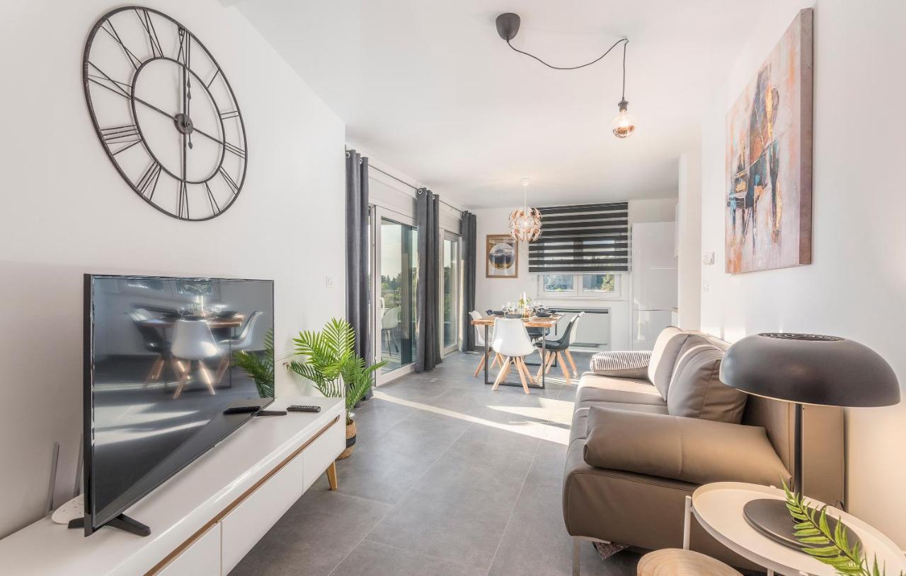 Apart Residence Galant Ровинь Экстерьер фото